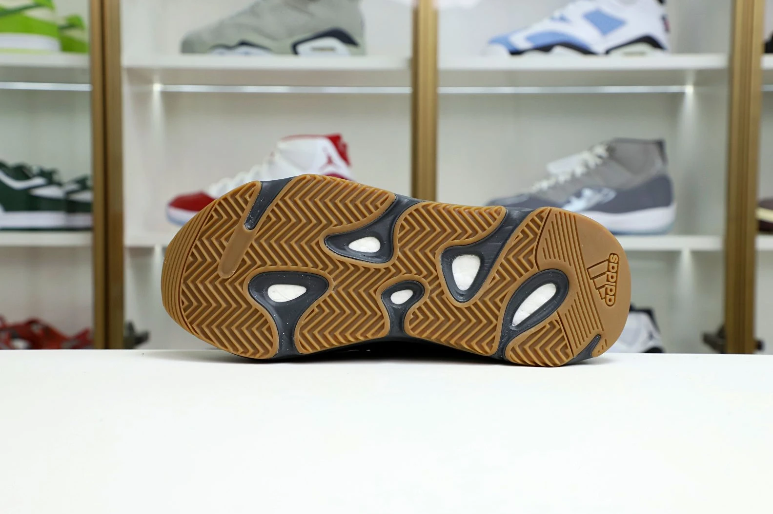 Popular Kimikick Yeezy boost 700 V 28