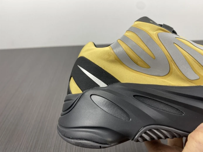 Popular Yeezy Boost 700 MNVN 'Honey Flux' GZ 382