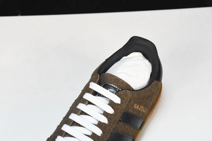 Popular ad*s gazelle 2851
