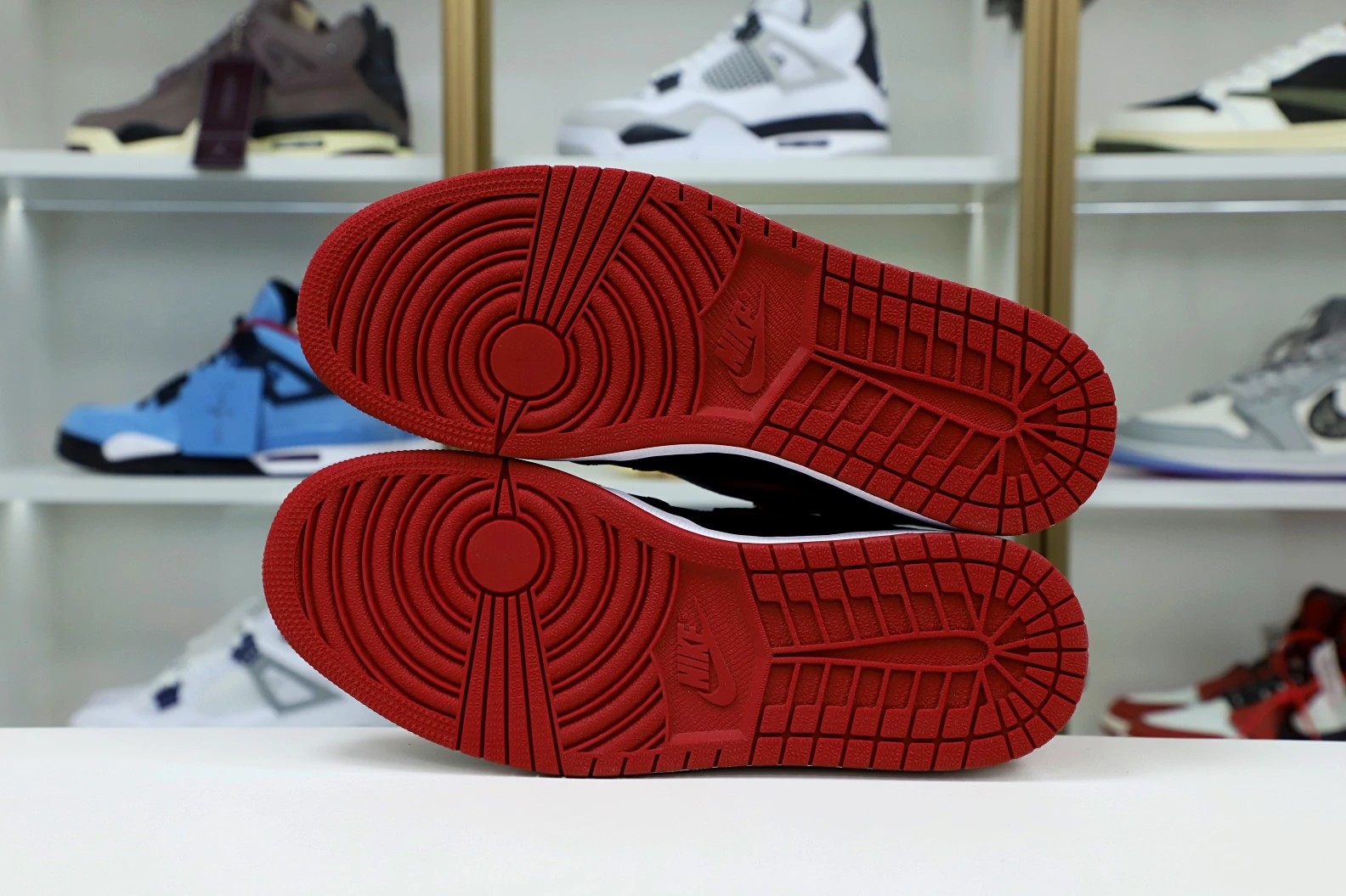 SmartChoice Kimikick AIR JORDAN 1 RETRO HIGH OG 'BRED' 2005
