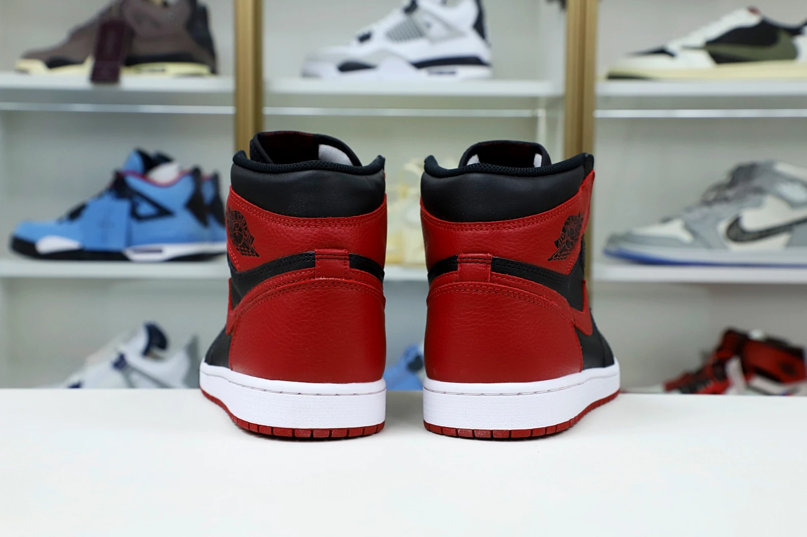 SmartChoice Kimikick AIR JORDAN 1 RETRO HIGH OG 'BRED' 2005