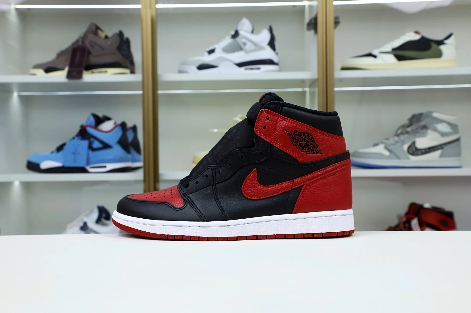 SmartChoice Kimikick AIR JORDAN 1 RETRO HIGH OG 'BRED' 2005