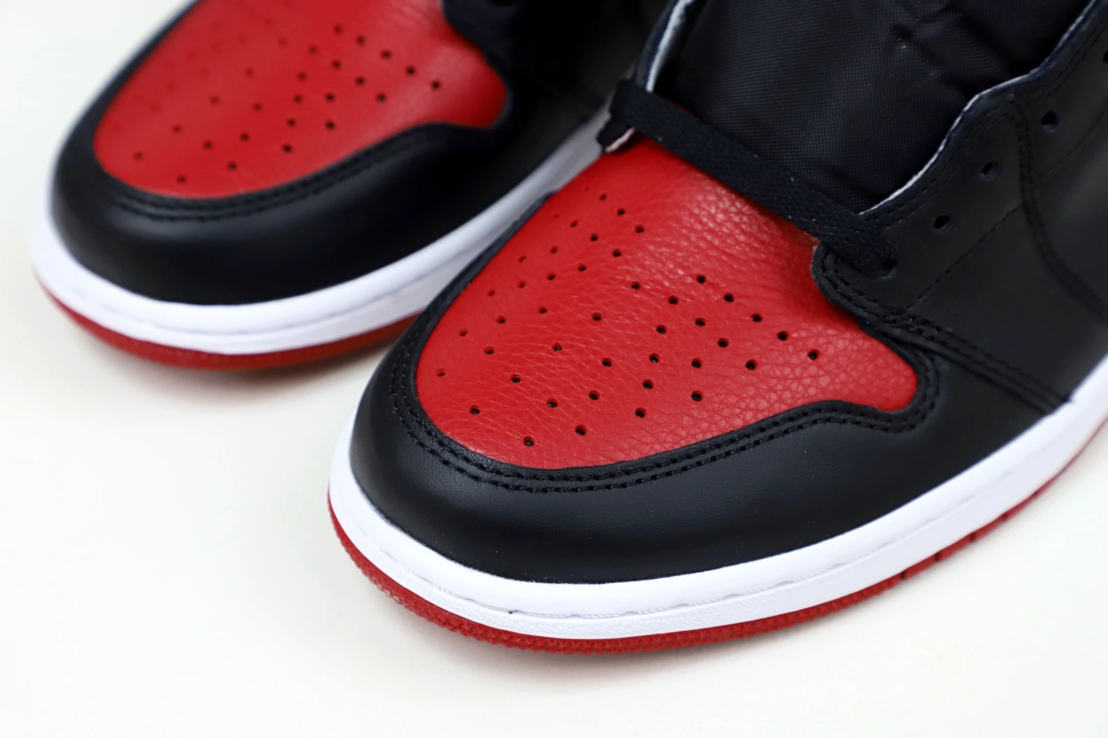 SmartChoice Kimikick AIR JORDAN 1 RETRO HIGH OG 'BRED' 2005