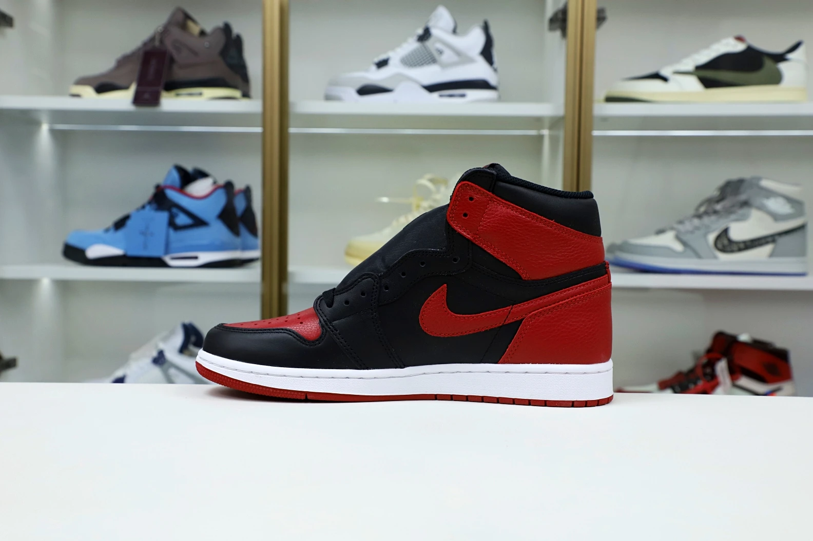 SmartChoice Kimikick AIR JORDAN 1 RETRO HIGH OG 'BRED' 2005