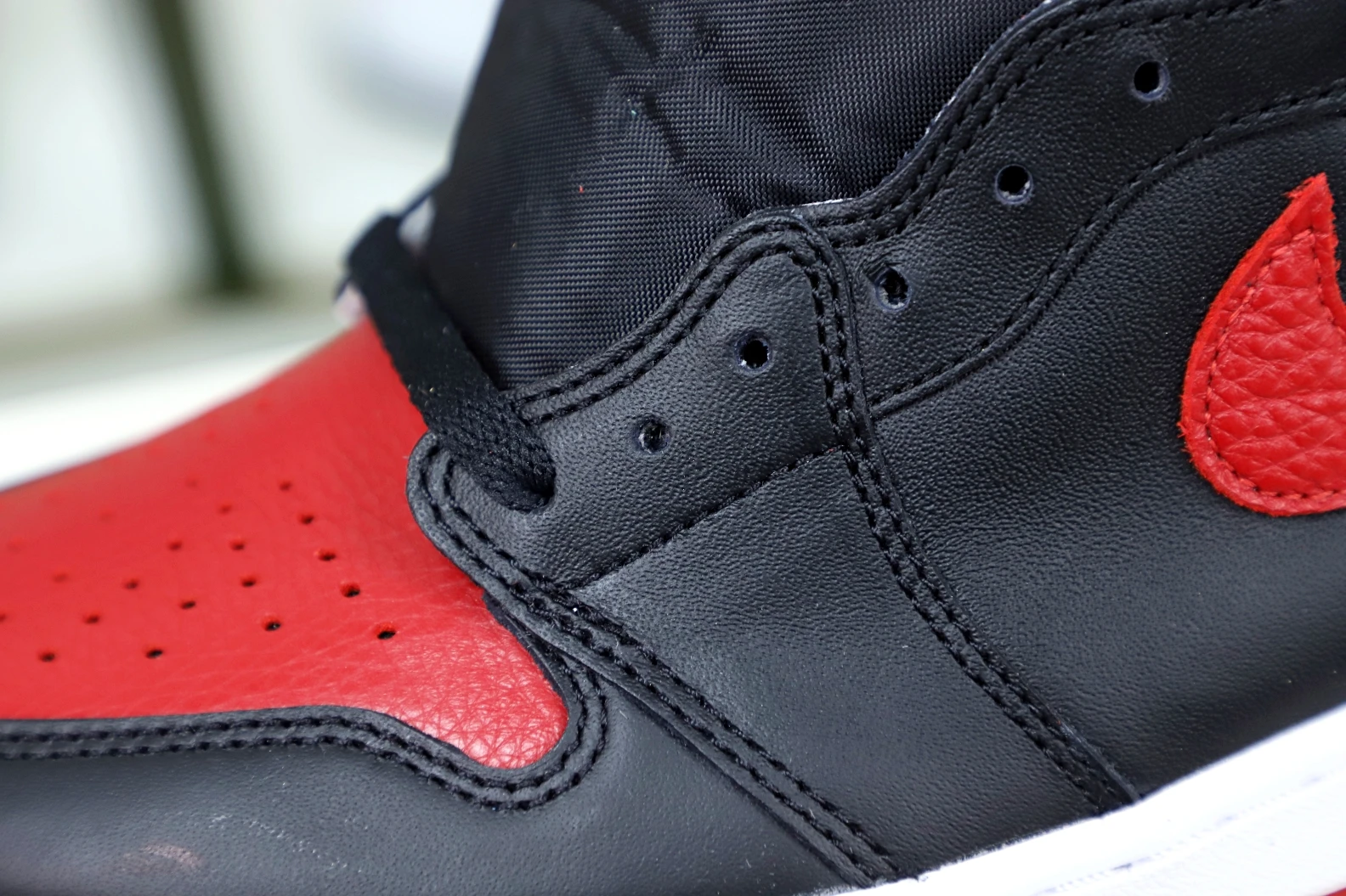 SmartChoice Kimikick AIR JORDAN 1 RETRO HIGH OG 'BRED' 2005