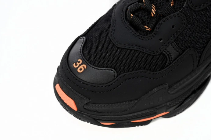 SportInspired BLCG TRIPLE S SNEAKER 524039 W2FA1 2359
