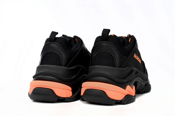 SportInspired BLCG TRIPLE S SNEAKER 524039 W2FA1 2359