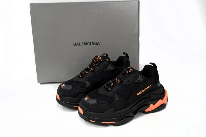 SportInspired BLCG TRIPLE S SNEAKER 524039 W2FA1 2359