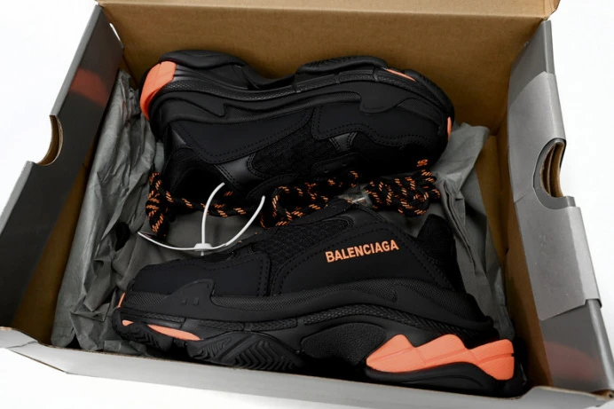 SportInspired BLCG TRIPLE S SNEAKER 524039 W2FA1 2359