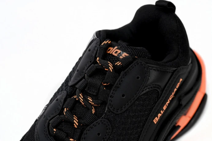 SportInspired BLCG TRIPLE S SNEAKER 524039 W2FA1 2359