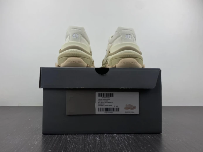 SportInspired BLCG TRIPLE S SNEAKER710156 W3CU2 2370
