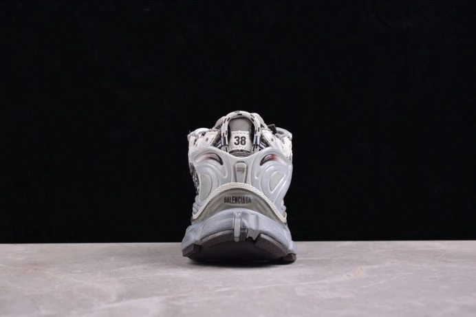 SportInspired Ba*len*cia*ga runner 2339