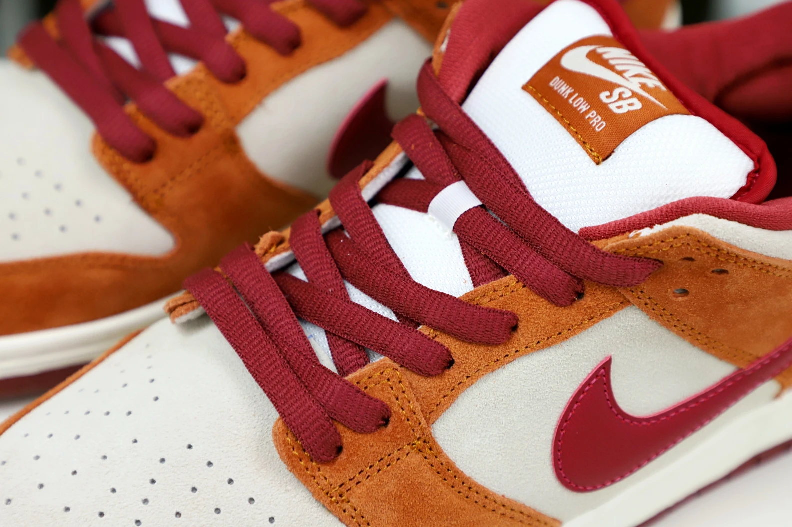 SportInspired Kimikick NIKE SB DUNK LOW PRO DARK RUSSET CEDAR 2969