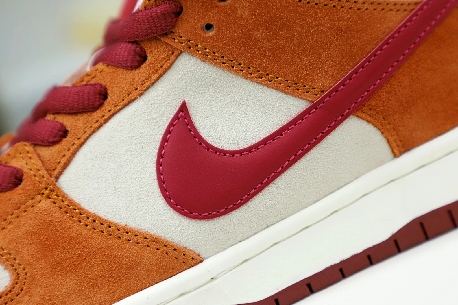 SportInspired Kimikick NIKE SB DUNK LOW PRO DARK RUSSET CEDAR 2969