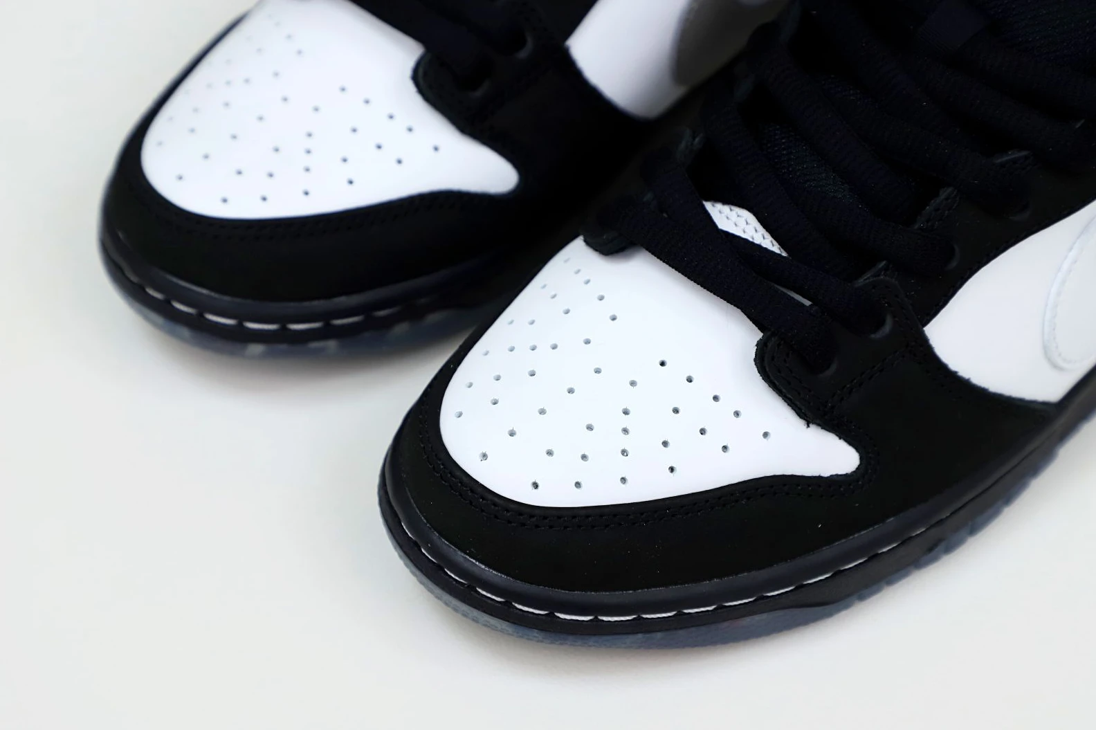 SportInspired Kimikick NIKE SB DUNK LOW STAPLE PANDA PIGEON (REGULAR BOX) 3486