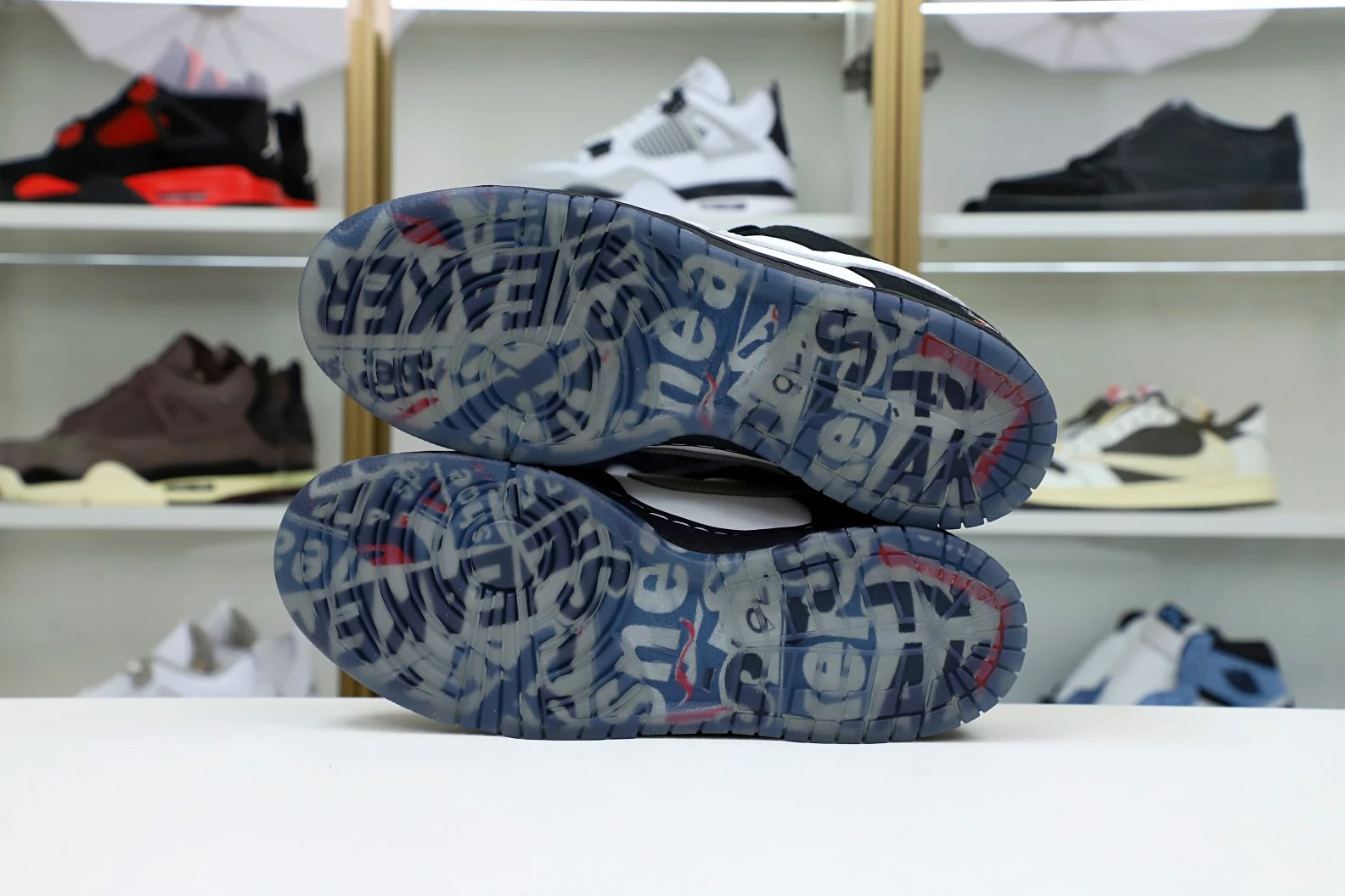 SportInspired Kimikick NIKE SB DUNK LOW STAPLE PANDA PIGEON (REGULAR BOX) 3486