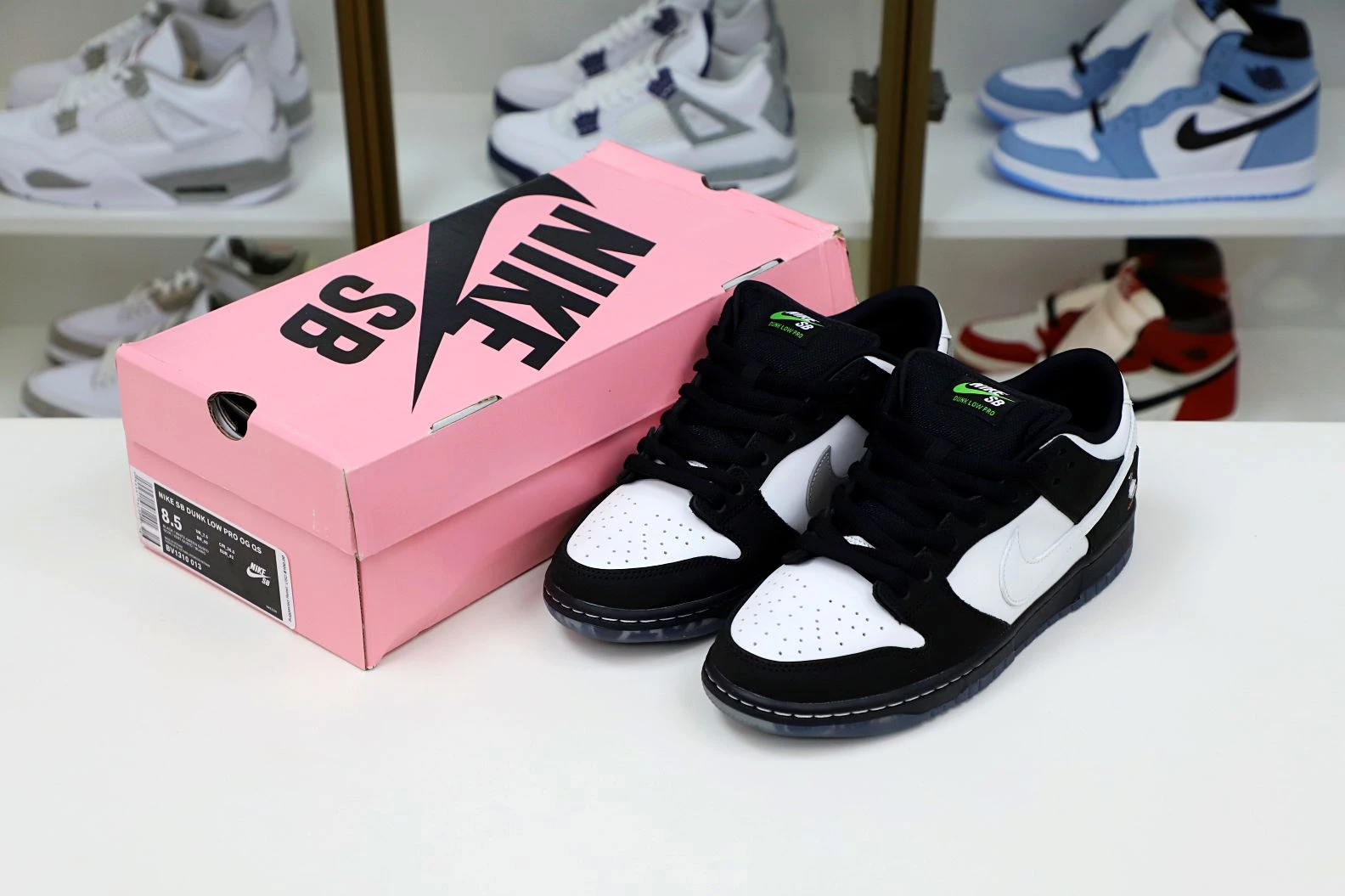 SportInspired Kimikick NIKE SB DUNK LOW STAPLE PANDA PIGEON (REGULAR BOX) 3486