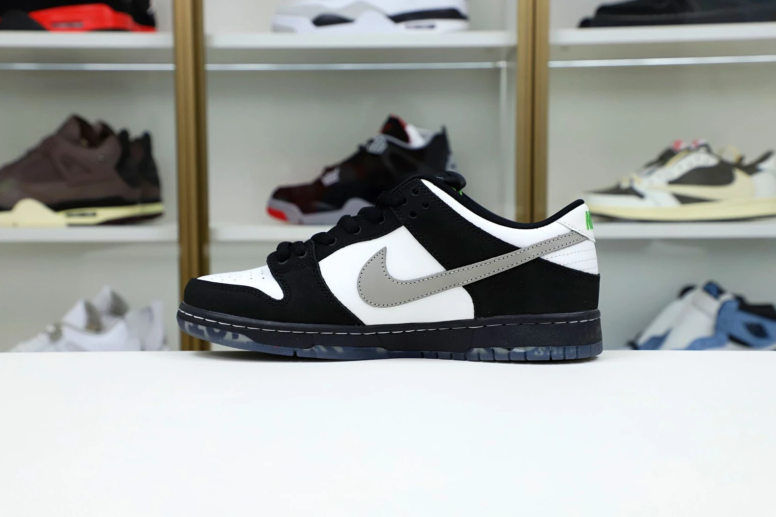 SportInspired Kimikick NIKE SB DUNK LOW STAPLE PANDA PIGEON (REGULAR BOX) 3486