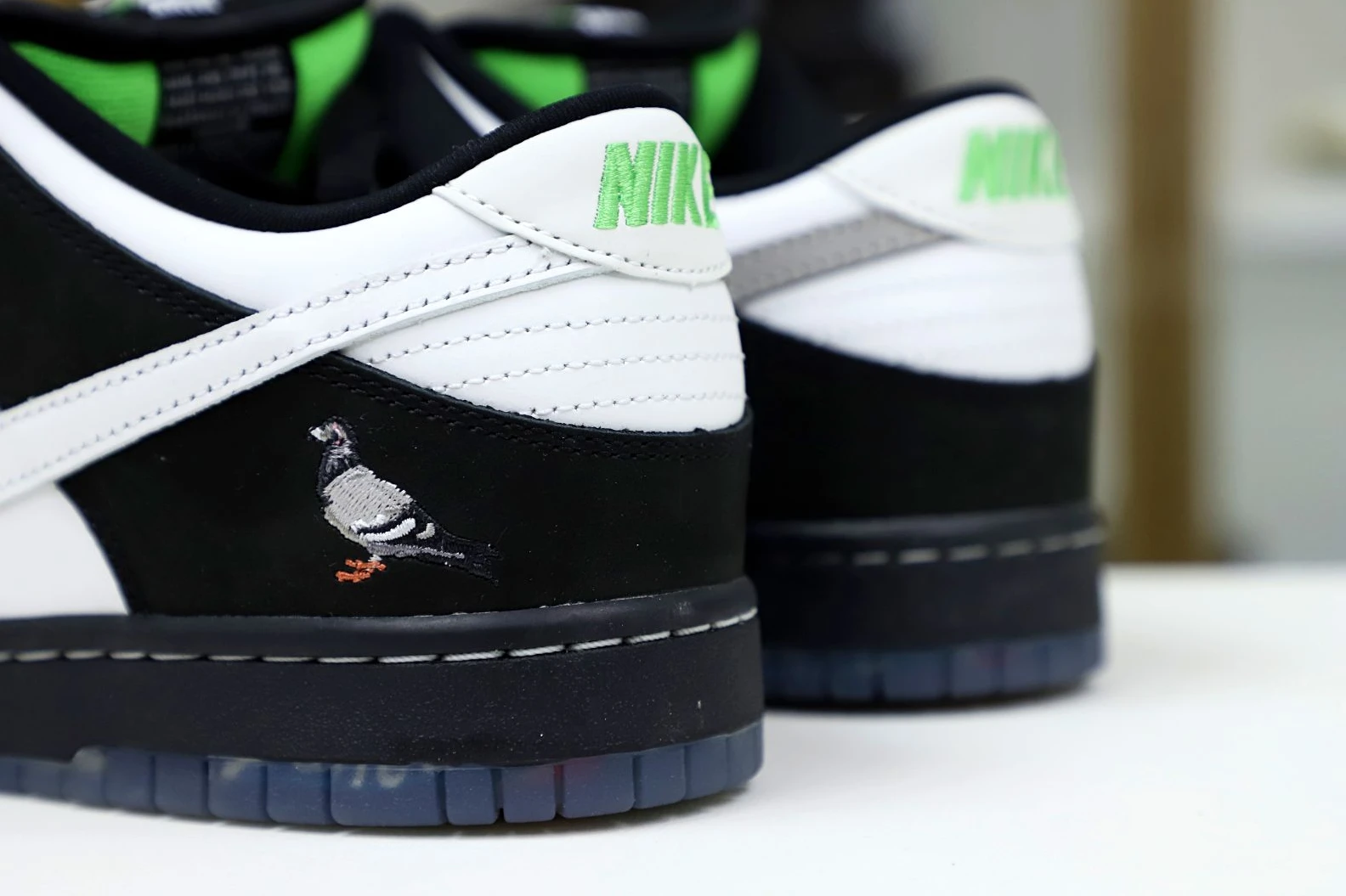 SportInspired Kimikick NIKE SB DUNK LOW STAPLE PANDA PIGEON (REGULAR BOX) 3486