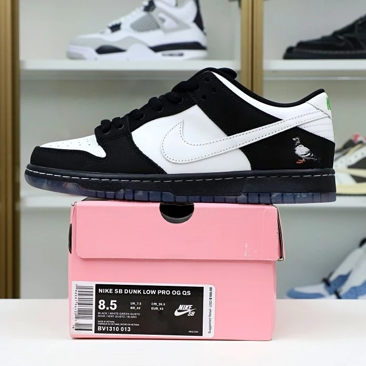 SportInspired Kimikick NIKE SB DUNK LOW STAPLE PANDA PIGEON (REGULAR BOX) 3486