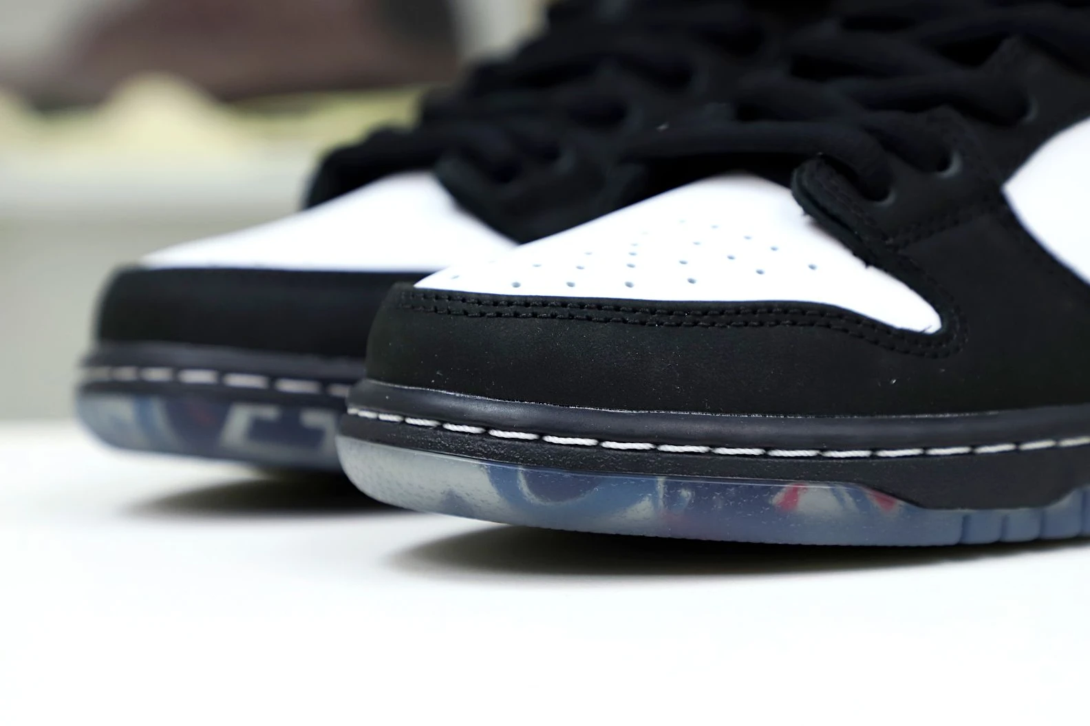 SportInspired Kimikick NIKE SB DUNK LOW STAPLE PANDA PIGEON (REGULAR BOX) 3486