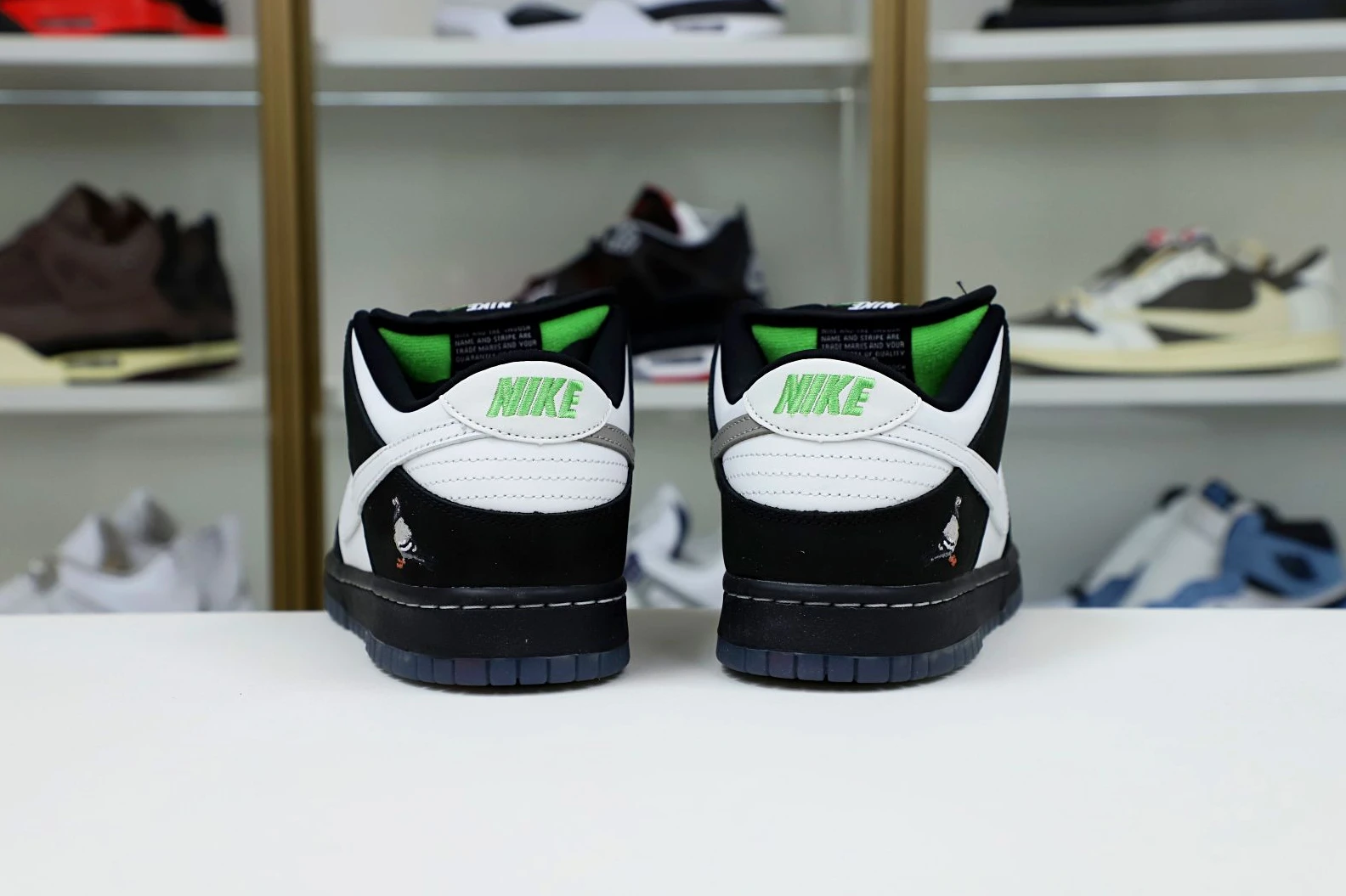 SportInspired Kimikick NIKE SB DUNK LOW STAPLE PANDA PIGEON (REGULAR BOX) 3486