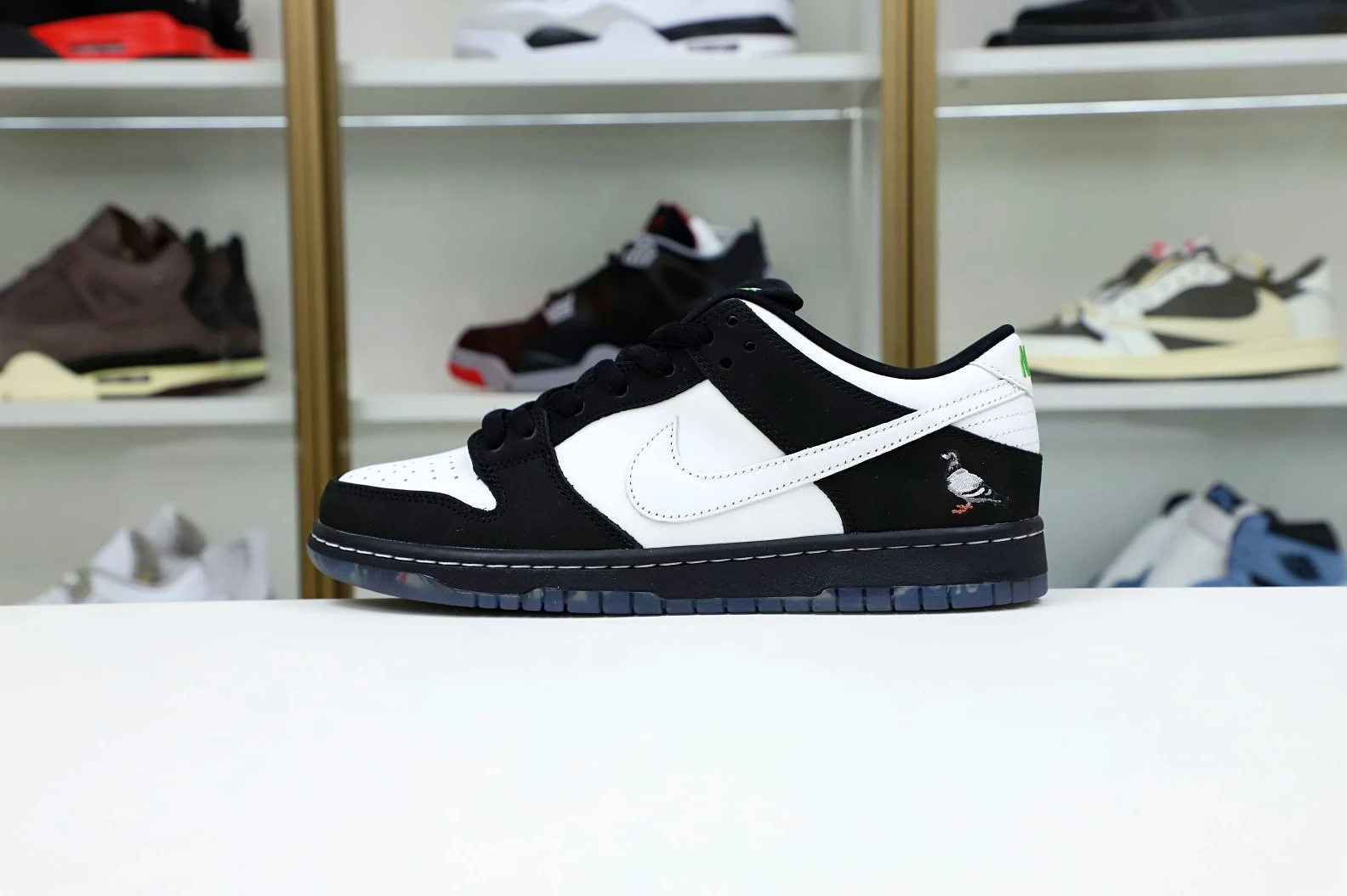 SportInspired Kimikick NIKE SB DUNK LOW STAPLE PANDA PIGEON (REGULAR BOX) 3486
