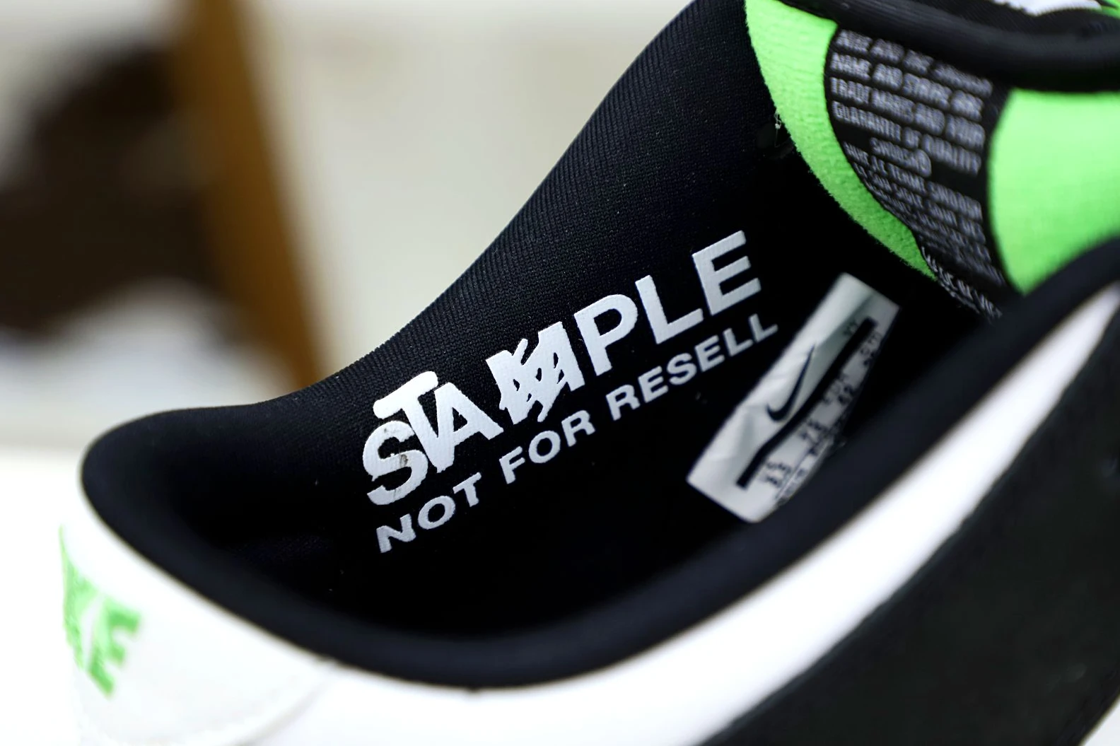 SportInspired Kimikick NIKE SB DUNK LOW STAPLE PANDA PIGEON (REGULAR BOX) 3486