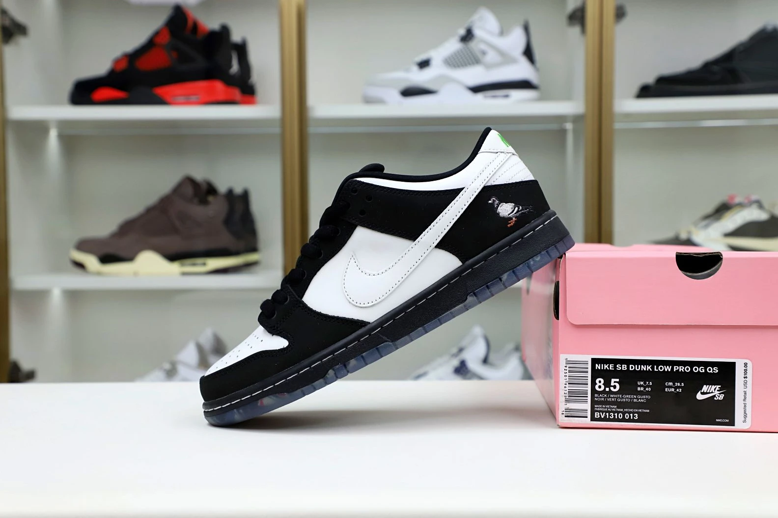 SportInspired Kimikick NIKE SB DUNK LOW STAPLE PANDA PIGEON (REGULAR BOX) 3486