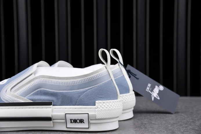 StreetReady DR Homme Kaws Sneaker 2824