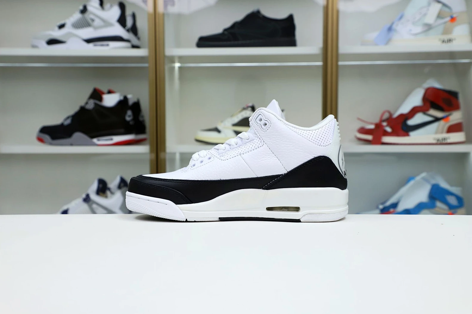 StreetReady Kimikick FRAGMENT DESIGN X AIR JORDAN 3 RETRO SP 'WHITE' 1961