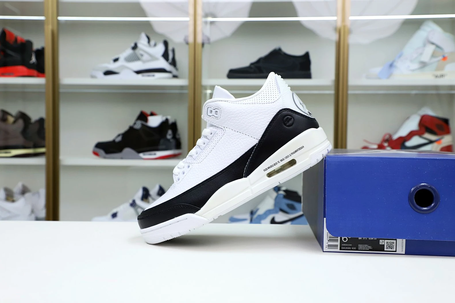 StreetReady Kimikick FRAGMENT DESIGN X AIR JORDAN 3 RETRO SP 'WHITE' 1961