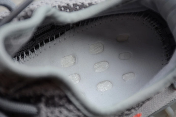 StreetReady ad*s yeezy boost 350 v2 beluga 2.0 ah 237