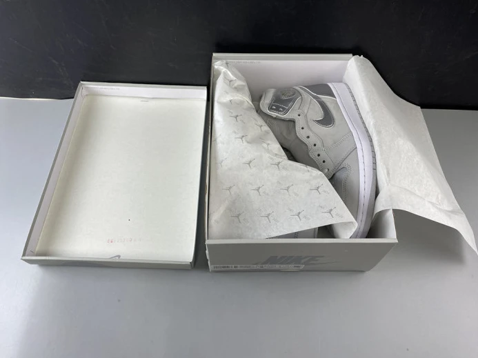 StreetReady air jordan 1 japan neutral grey metallic silver dc1788- 1252