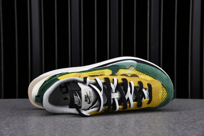 StreetReady nike vaporwaffle sacai tour yellow stadium green cv1363- 3308