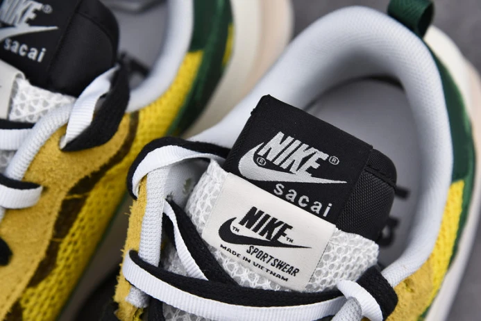 StreetReady nike vaporwaffle sacai tour yellow stadium green cv1363- 3308