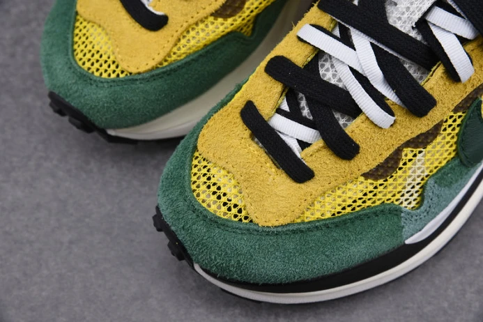 StreetReady nike vaporwaffle sacai tour yellow stadium green cv1363- 3308