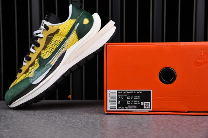 StreetReady nike vaporwaffle sacai tour yellow stadium green cv1363- 3308