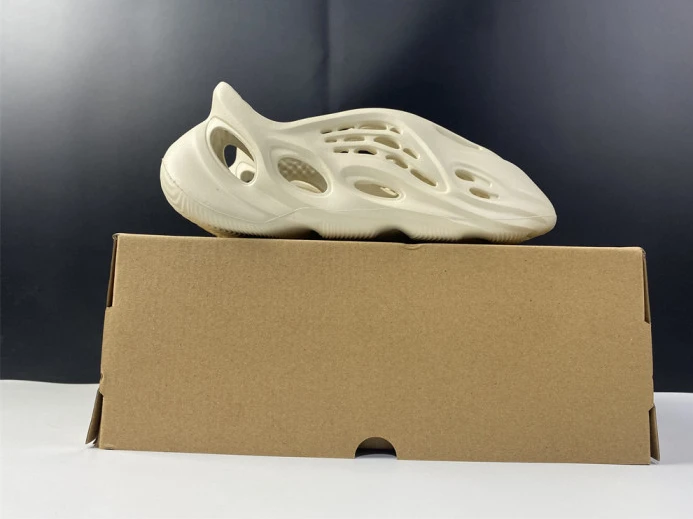 TopPick Adidas Yeezy Foam RNNR Sand FY 395