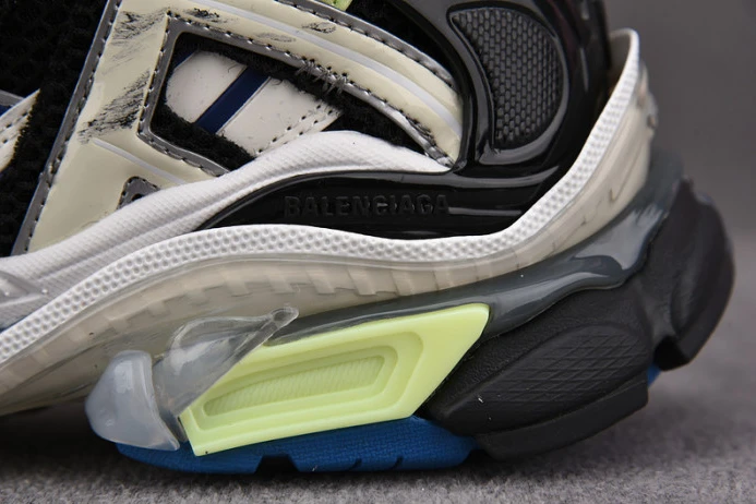 Trendy Ba*len*cia*ga runner 2196