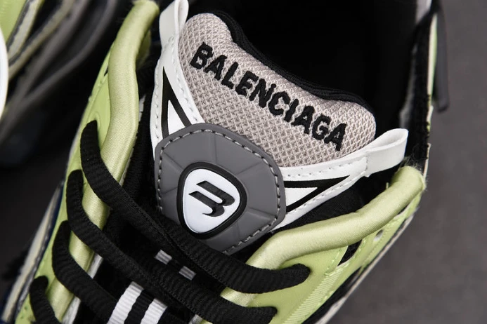 Trendy Ba*len*cia*ga runner 2196
