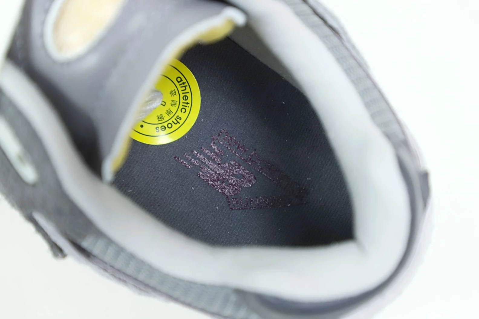Trendy Kimikick New Balance NB 2002R 2946