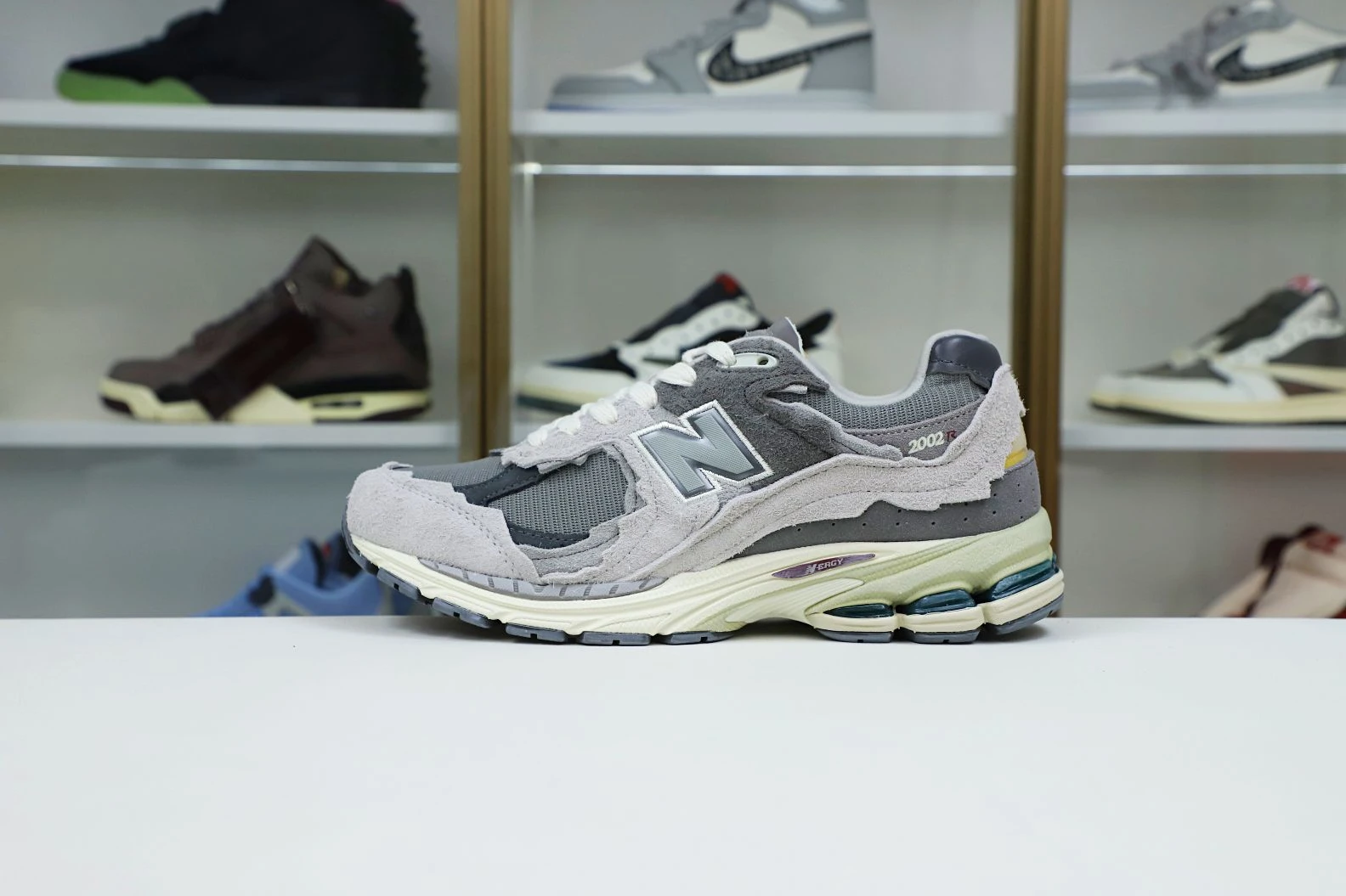 Trendy Kimikick New Balance NB 2002R 2946