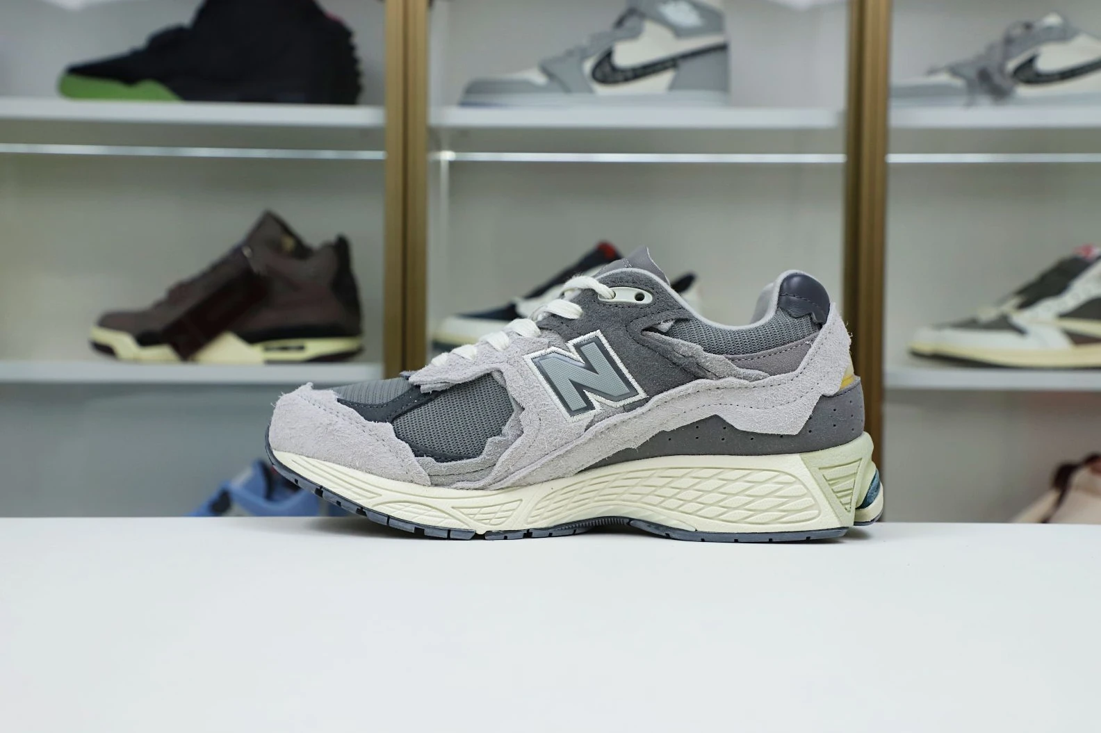 Trendy Kimikick New Balance NB 2002R 2946
