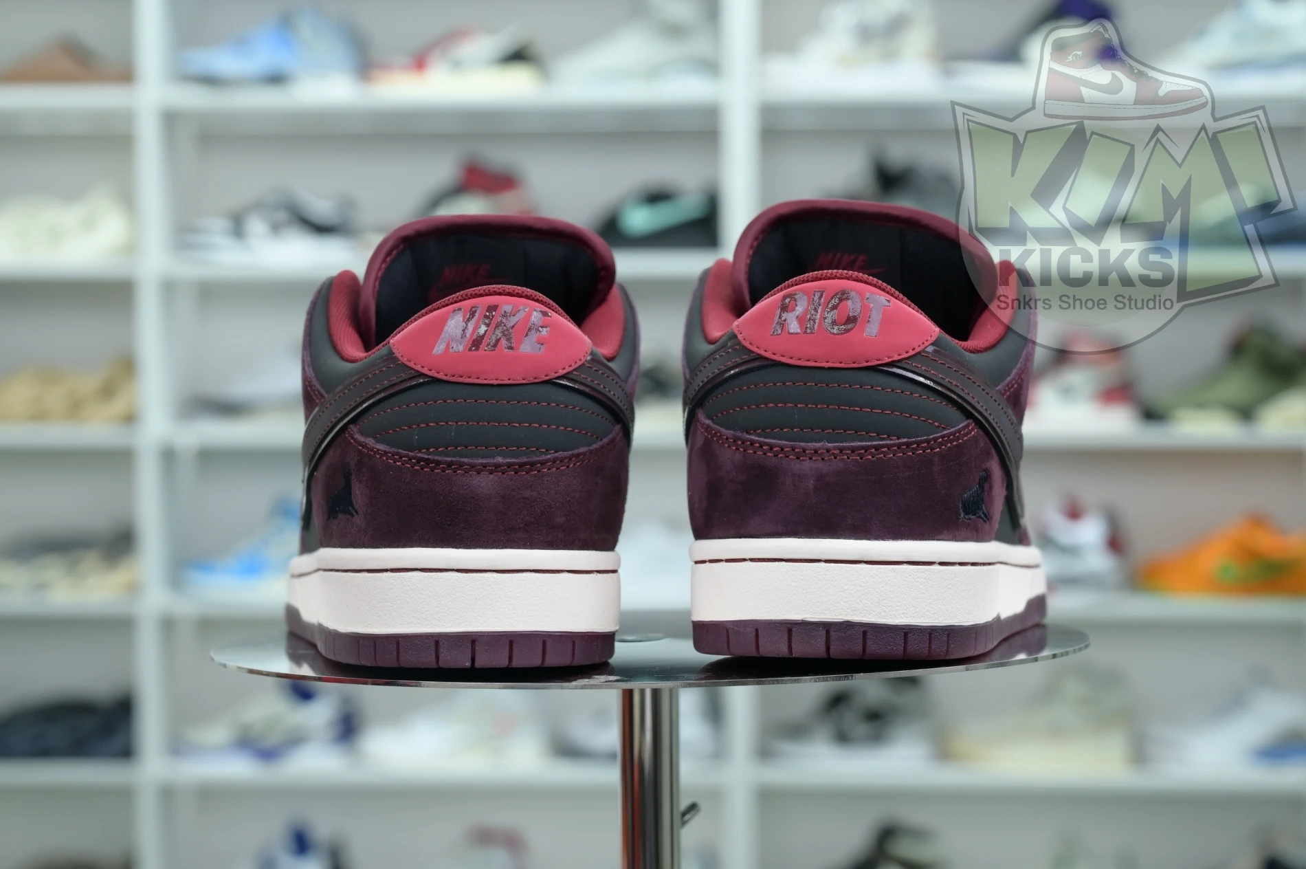 Trendy Kimikick RIOT Skateshop x Nike SB Dunk Low 3377