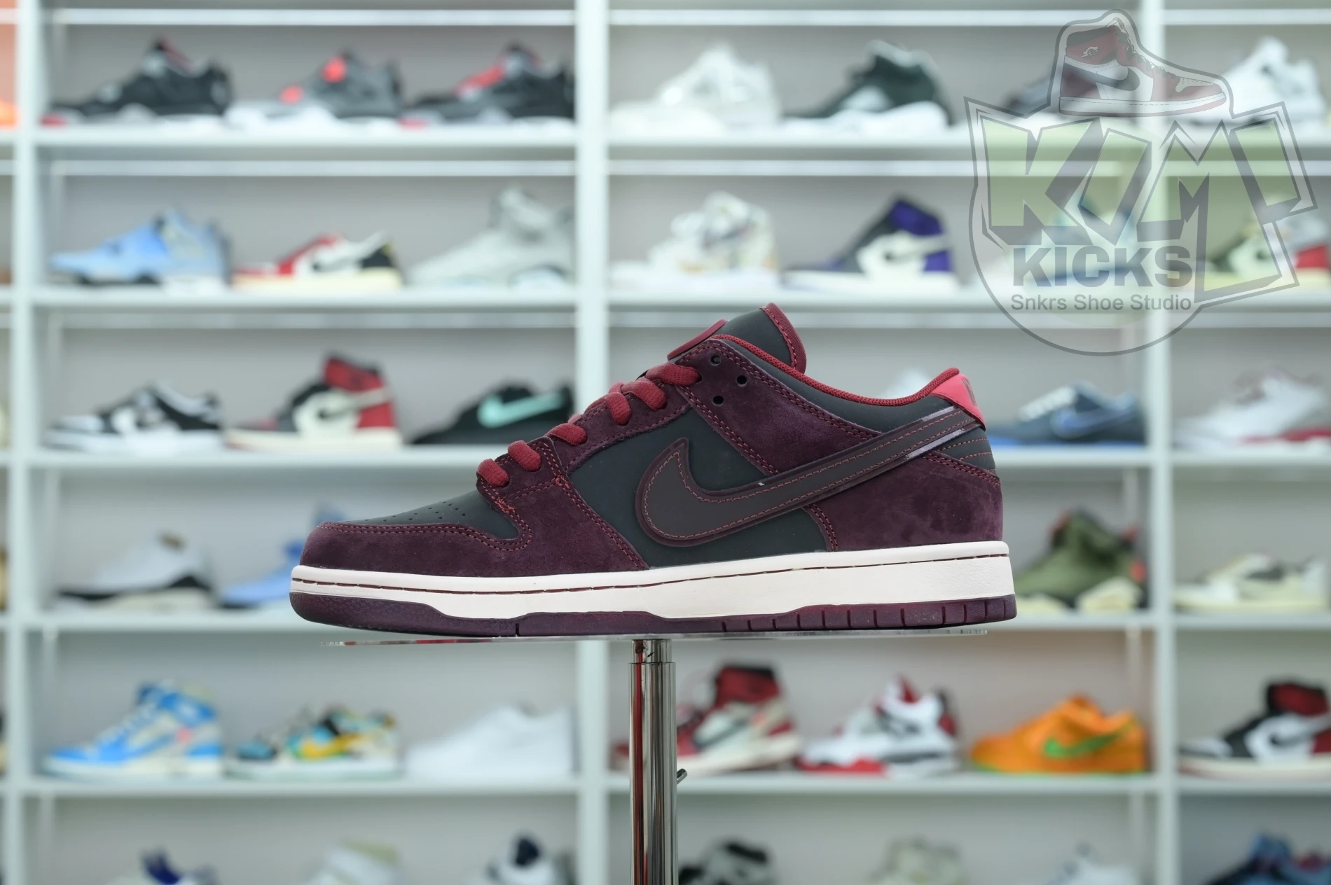 Trendy Kimikick RIOT Skateshop x Nike SB Dunk Low 3377