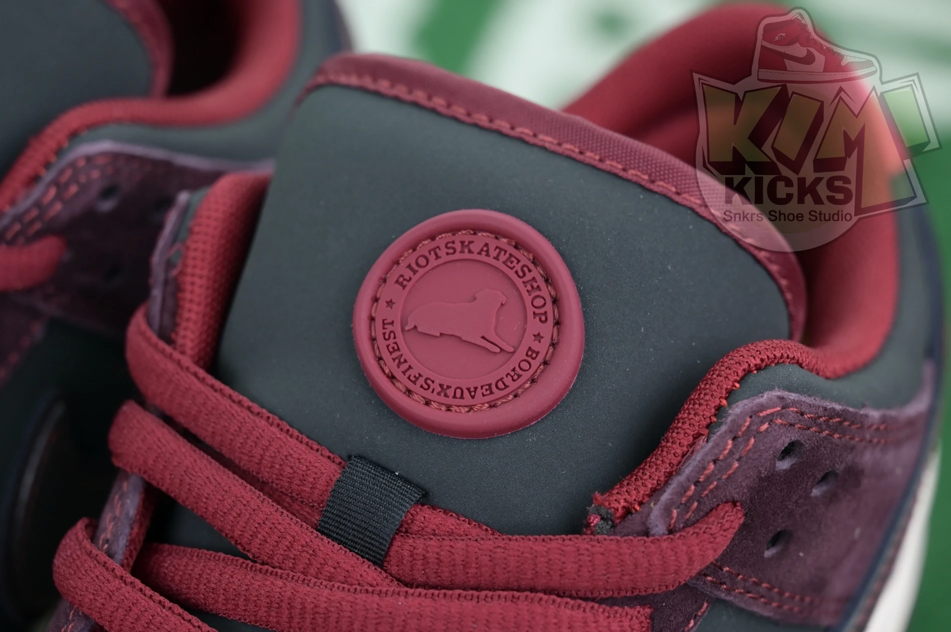 Trendy Kimikick RIOT Skateshop x Nike SB Dunk Low 3377