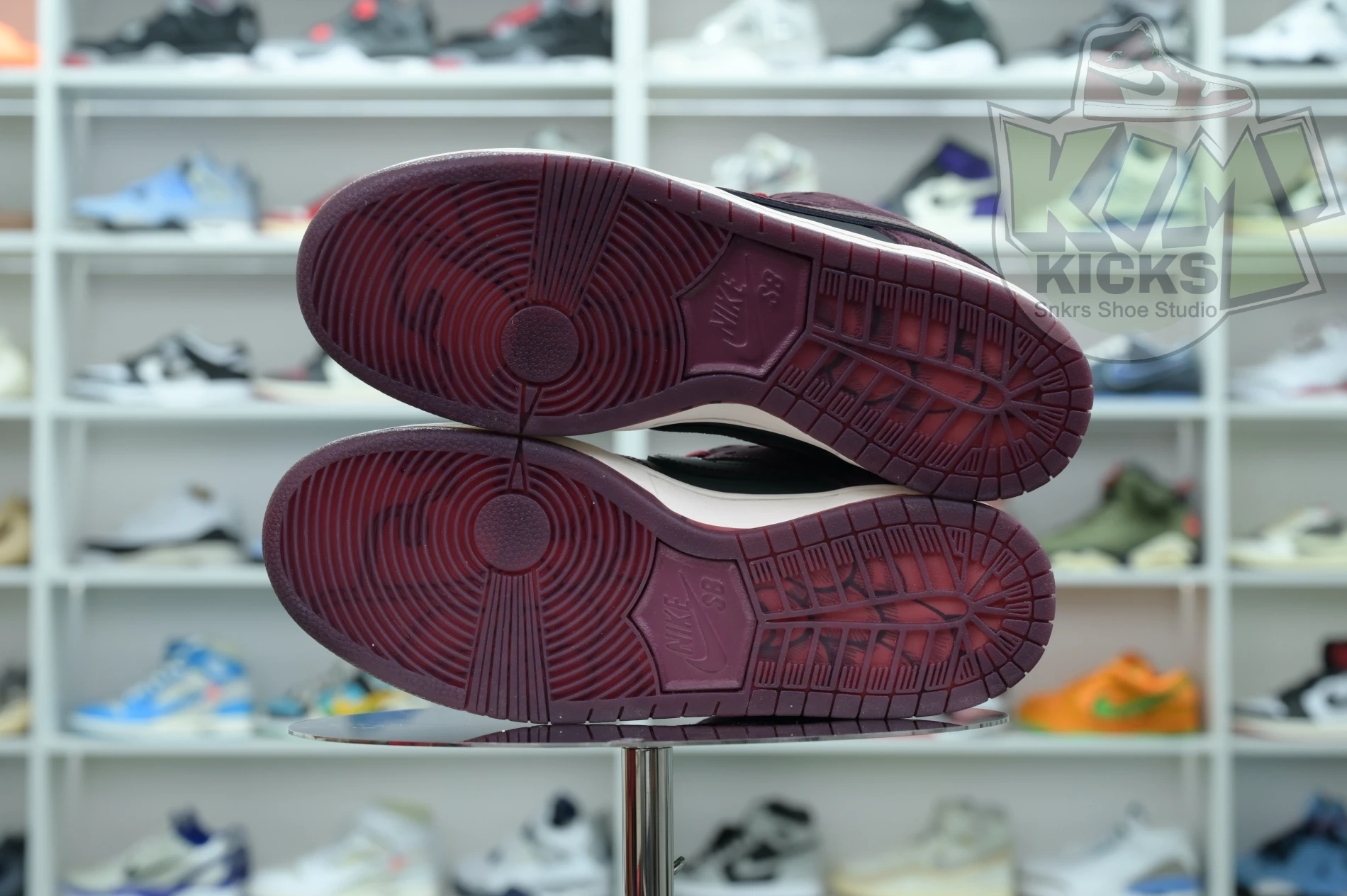 Trendy Kimikick RIOT Skateshop x Nike SB Dunk Low 3377