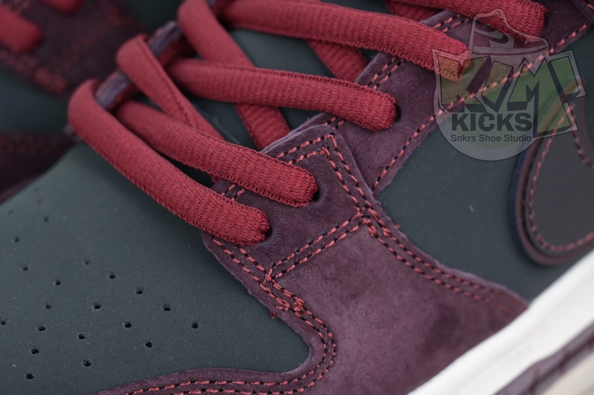 Trendy Kimikick RIOT Skateshop x Nike SB Dunk Low 3377