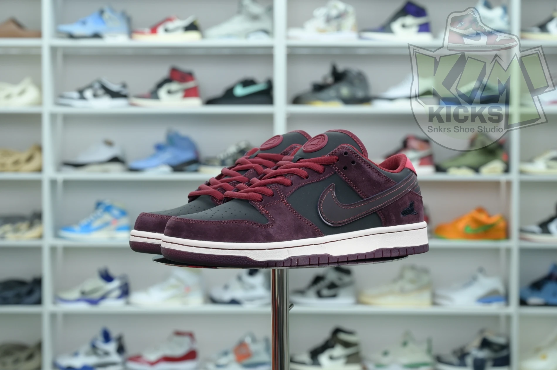 Trendy Kimikick RIOT Skateshop x Nike SB Dunk Low 3377